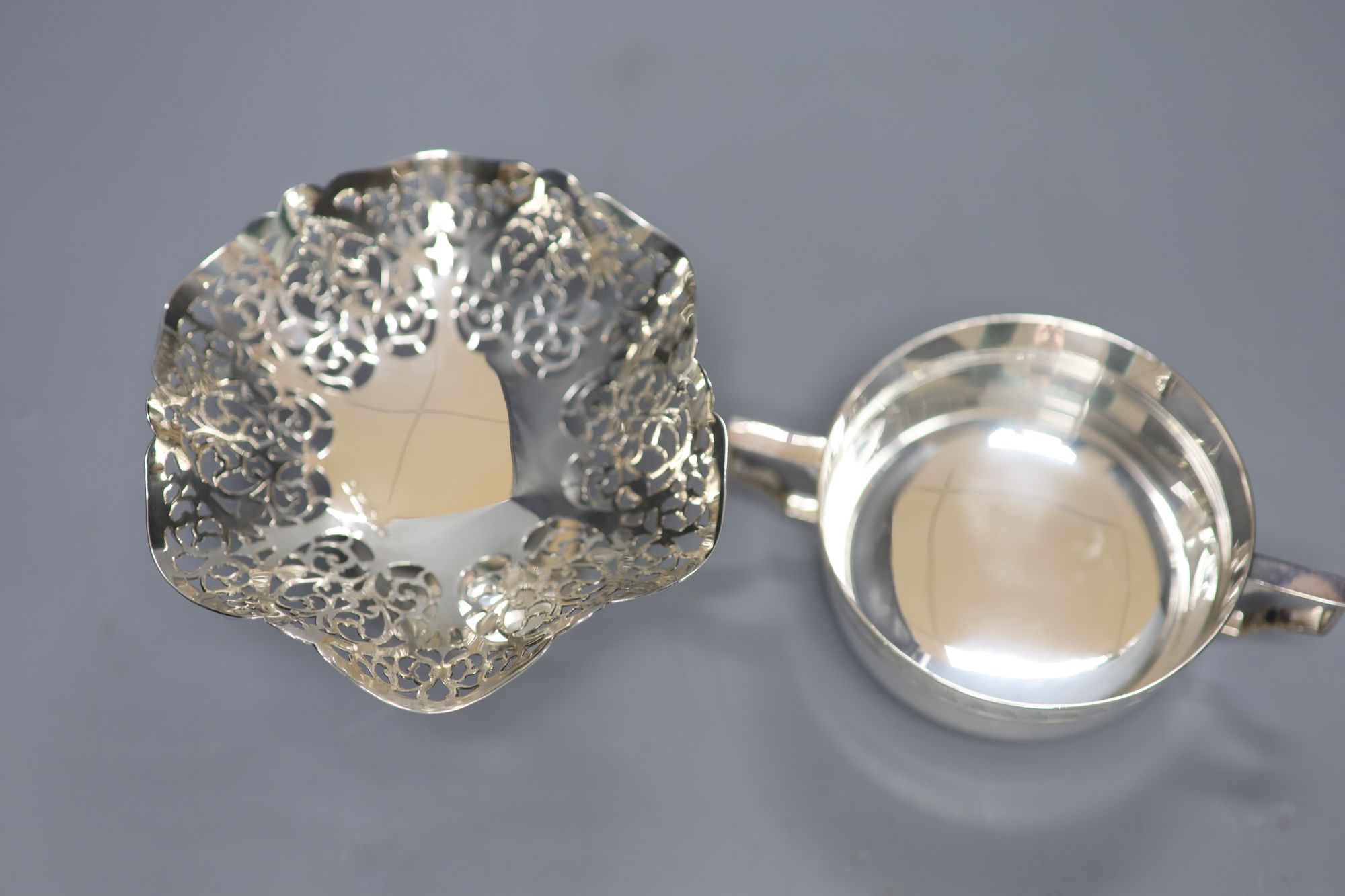 A pierced silver pedestal bon bon dish, Birmingham 1995, 4oz and a plated two-handled sugar bowl.